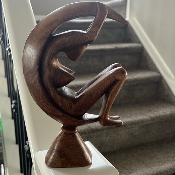 Women and moon wood carving - Picture 3 of 9